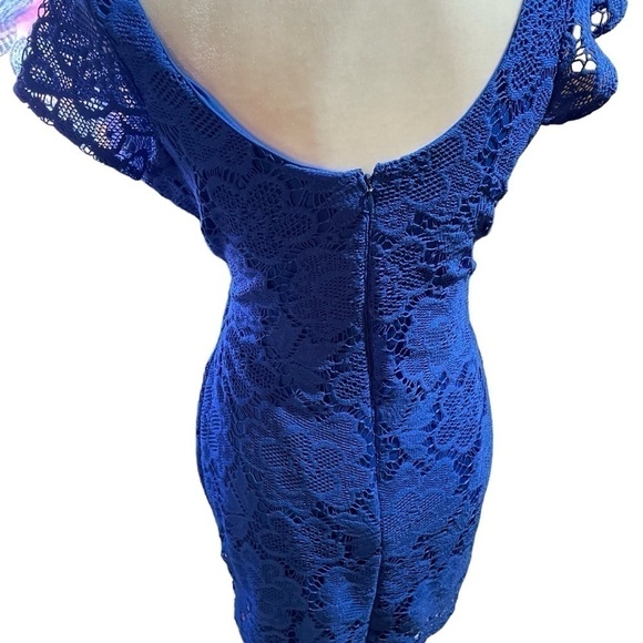 Snap Floral Crochet
Lace Mini Dress Size Large, Zip Back - Picture 7 of 15